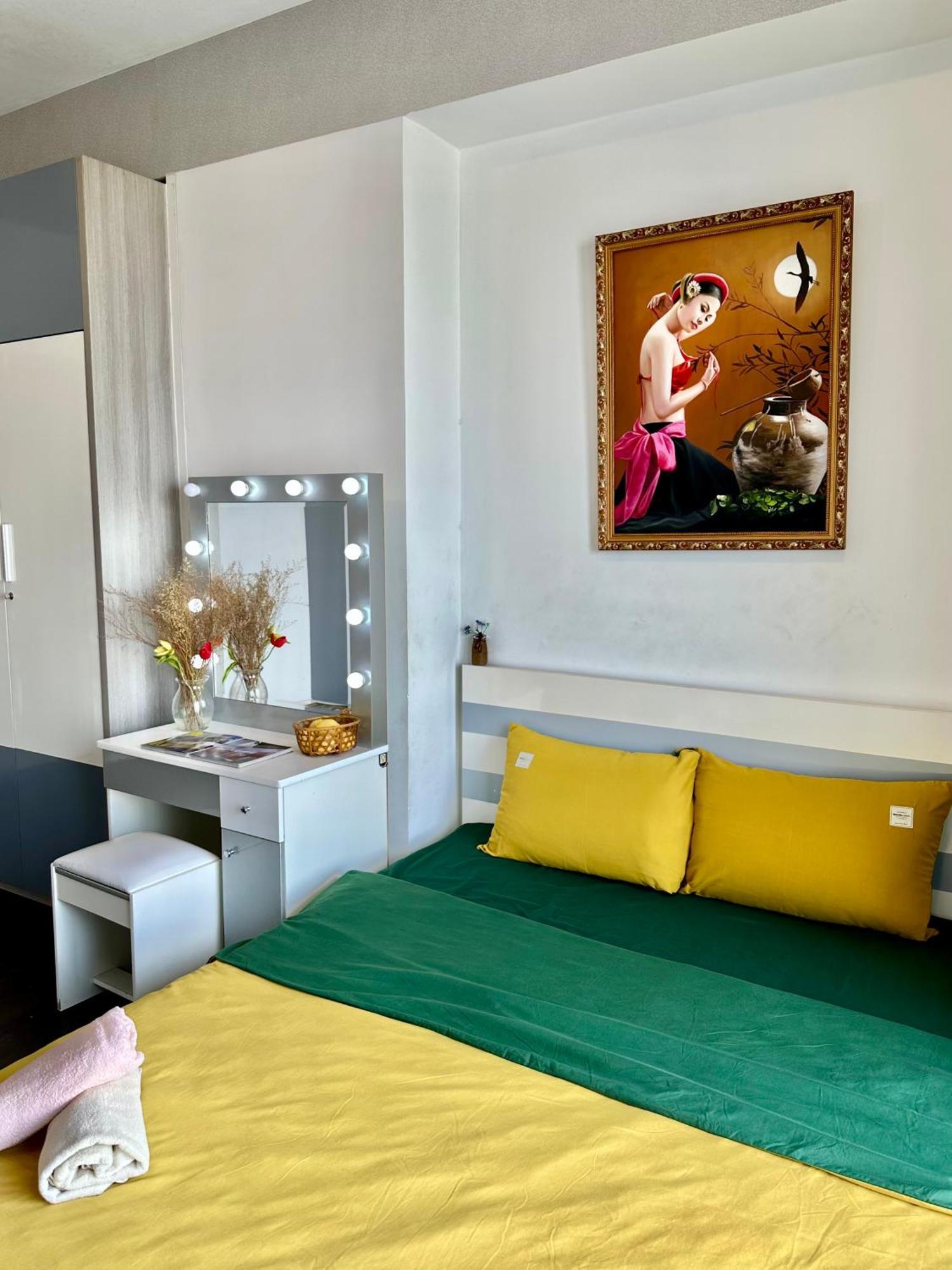 Soho - Central, 10mins To Benthanh Market, Buivien Street * Ho Chi Minh City
