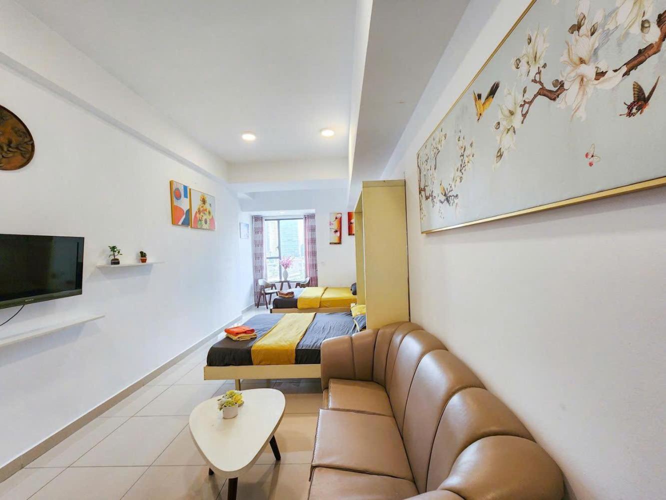 Soho - Central, 10mins To Benthanh Market, Buivien Street * Ho Chi Minh City